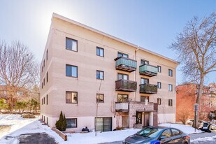 4560 Saint-Kévin Av in Montréal, QC - Building Photo