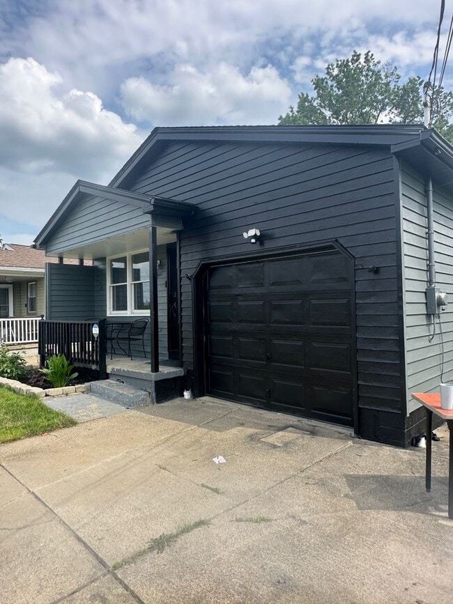 941 Moyer Ave in Youngstown, OH - Building Photo - Building Photo