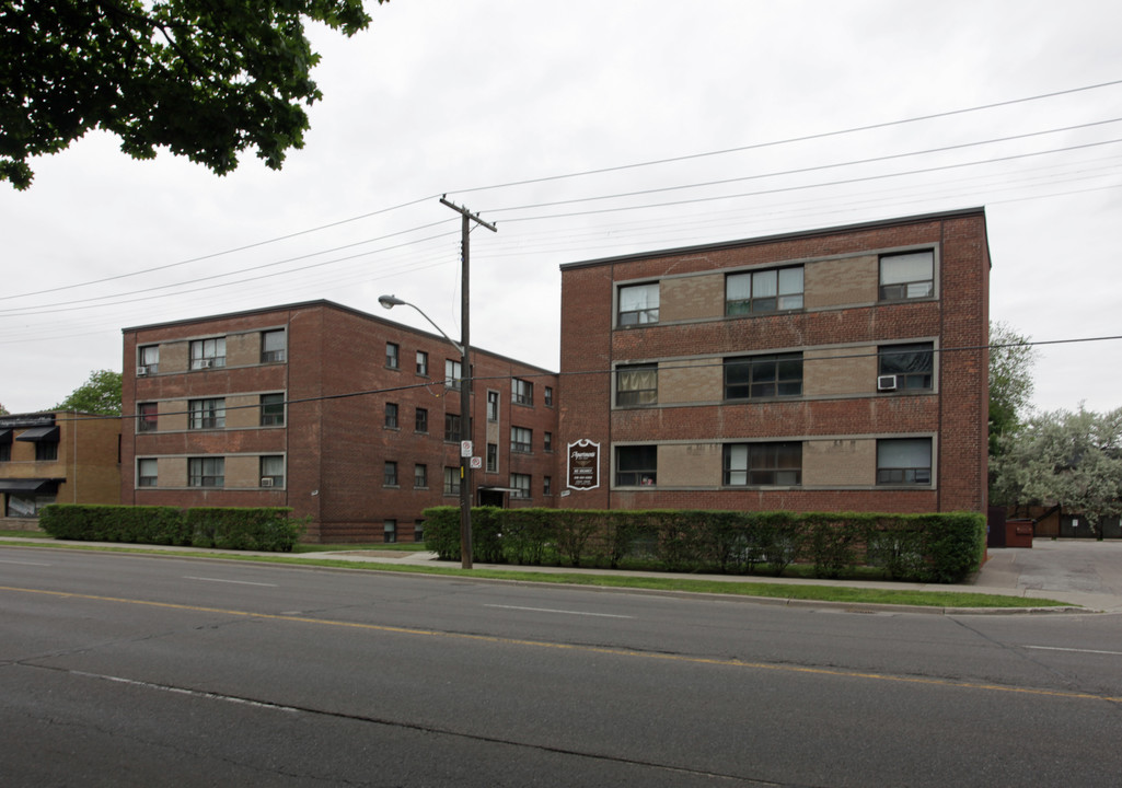 2844-2846 Bloor St W in Toronto, ON - Building Photo