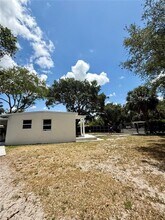 12801 Westview Dr in Miami, FL - Foto de edificio - Building Photo