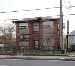 11 Evans Ave in Toronto, ON - Building Photo - Building Photo