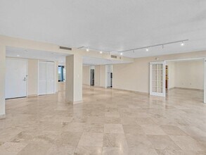 4200 N Ocean Dr in Riviera Beach, FL - Foto de edificio - Building Photo