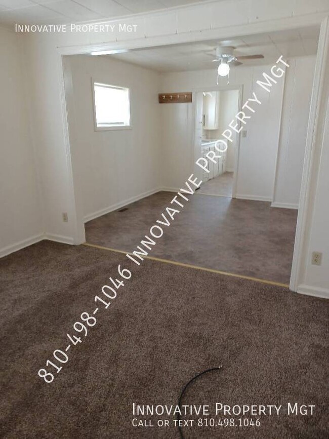 2244 E Parkwood Ave in Burton, MI - Building Photo - Building Photo