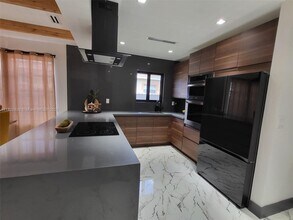 7672 La Salle Blvd in Miramar, FL - Building Photo - Building Photo