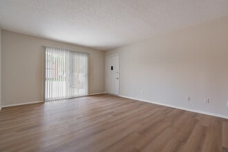 Devonshire Apartments in Louisville, KY - Building Photo - Building Photo