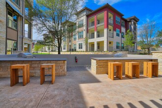 Park at Rialto Apartments in San Antonio, TX - Building Photo - Building Photo