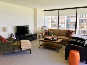 5445 N Sheridan Rd in Chicago, IL - Building Photo - Building Photo