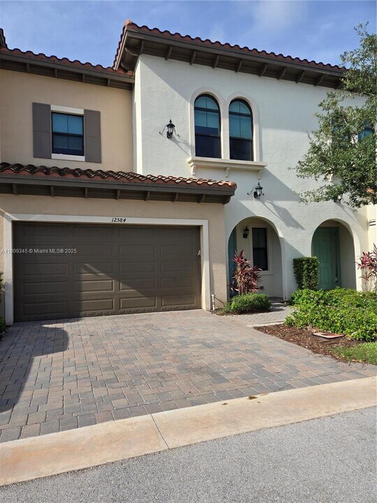 12584 NW 32nd Manor in Sunrise, FL - Building Photo