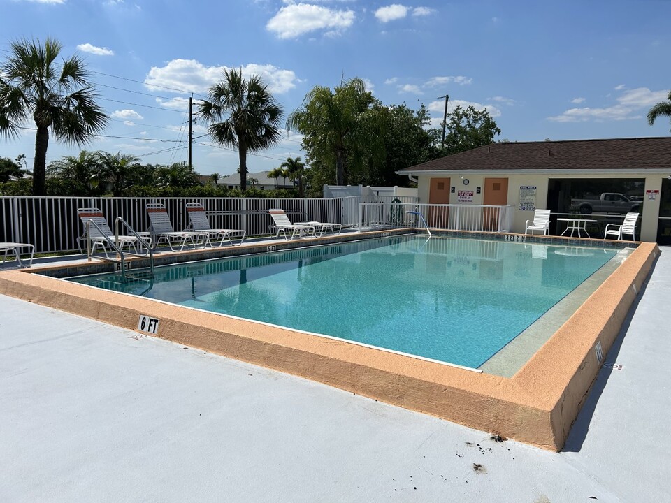 1236 Rio De Janeiro Ave in Punta Gorda, FL - Building Photo