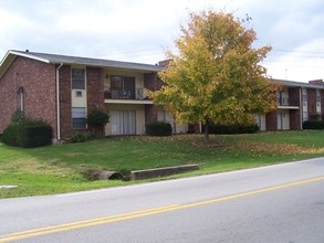 Thorobred Apartments II in Louisville, KY - Building Photo - Building Photo