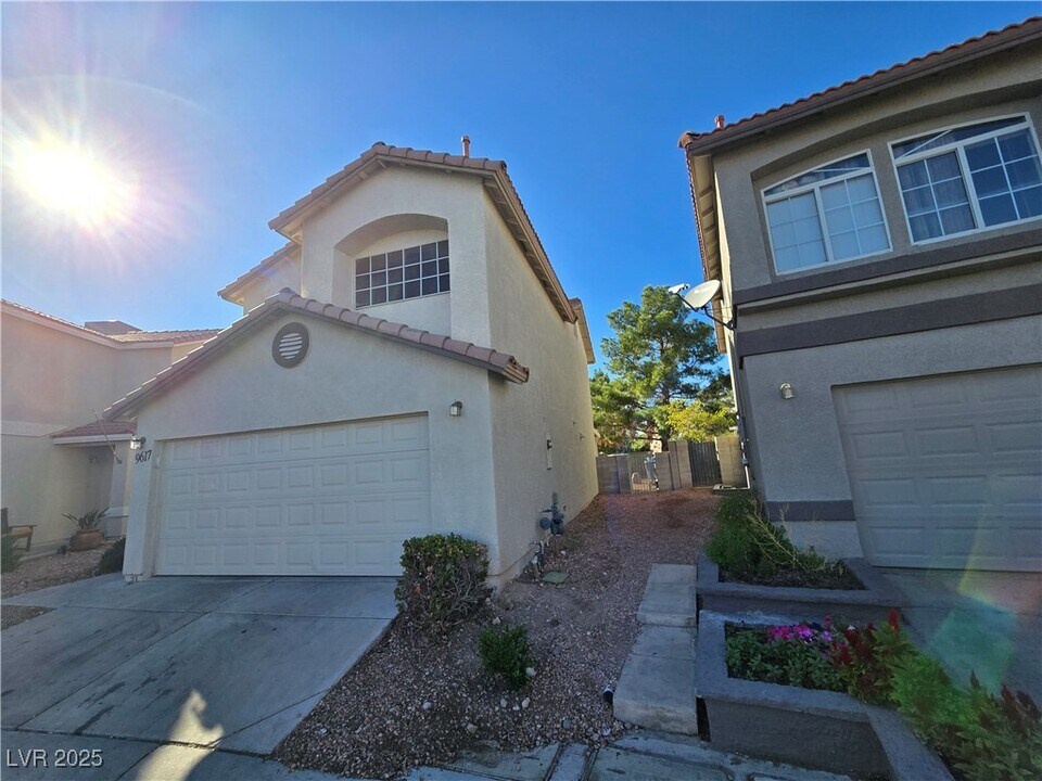 9617 Pine River Ln in Las Vegas, NV - Building Photo