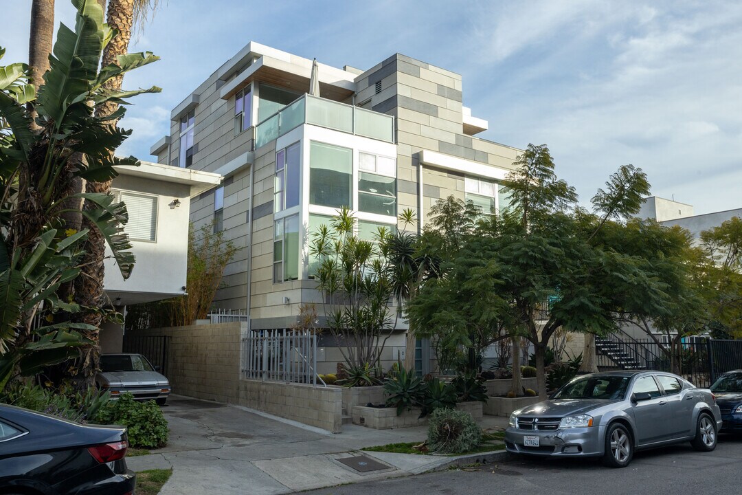 742 N Hudson Ave in Los Angeles, CA - Building Photo