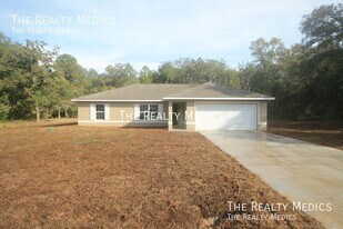 83 Guava Pass in Ocklawaha, FL - Building Photo
