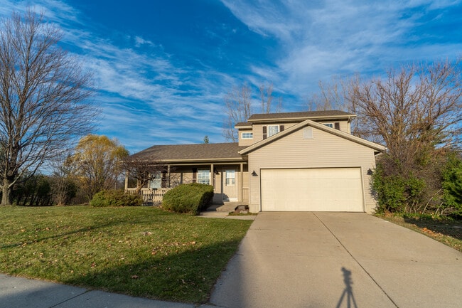 2521 Woodmeadow Dr SE