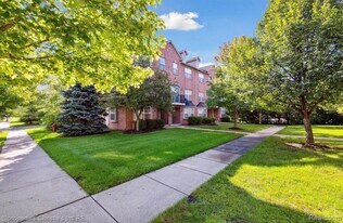 22089 Parkview Dr in Taylor, MI - Building Photo