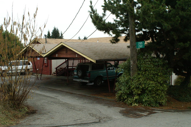 Edelweiss Apartments in Everett, WA - Building Photo - Other