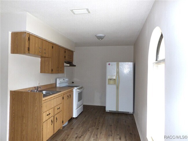 1002 Leroy Bellamy Rd in Inverness, FL - Building Photo - Building Photo