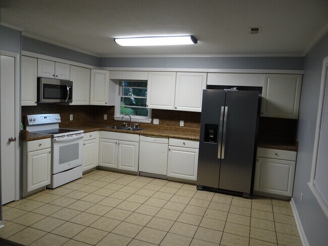 905 Fitzgerald Dr in Wilmington, NC - Building Photo - Building Photo