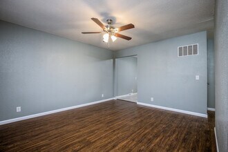 514 NE Corder St in Lee's Summit, MO - Building Photo - Building Photo