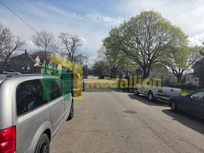 8749 S Wabash Ave in Chicago, IL - Building Photo - Building Photo