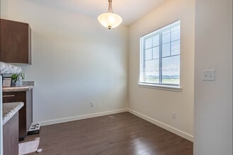 Riverplace Apartment Homes in Independence, OR - Foto de edificio - Building Photo