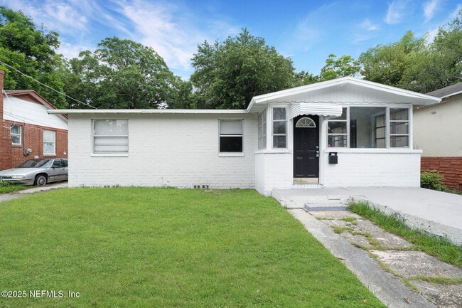property at 1321 W 12th St