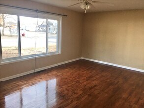 101 E 1st St in Gentry, AR - Building Photo - Building Photo