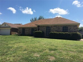 617 Parkview Dr in Burleson, TX - Building Photo - Building Photo