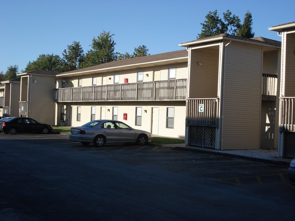 Belcrest Apartments in Springfield, MO - Building Photo