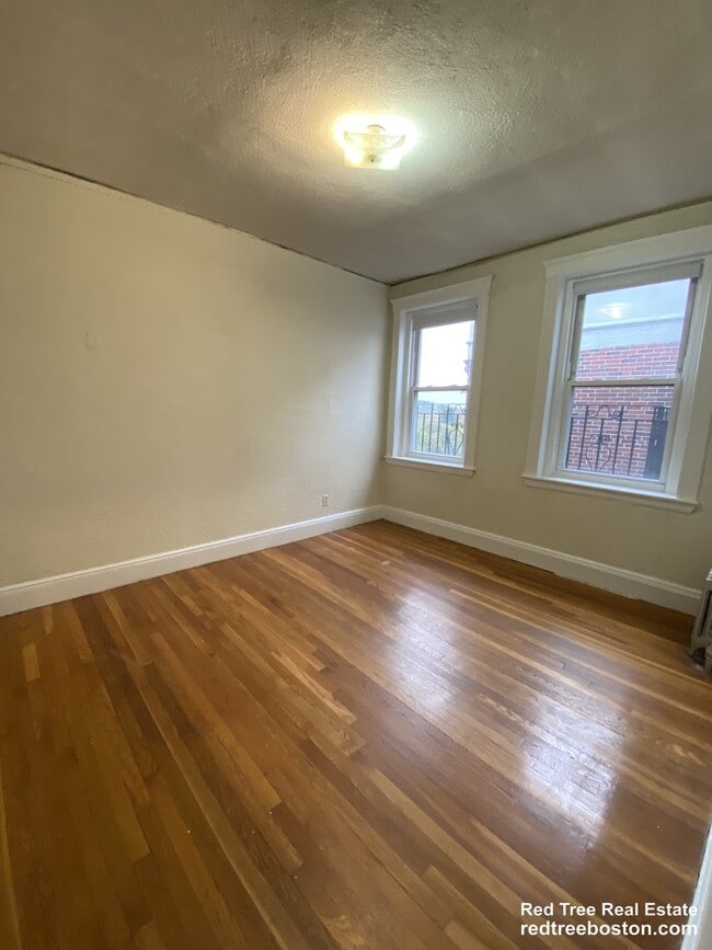 1800 Commonwealth Ave, Unit 33 in Boston, MA - Building Photo - Building Photo