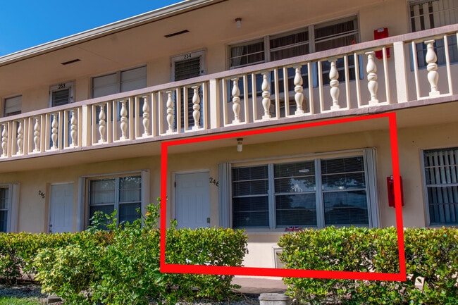 246 Northampton M in West Palm Beach, FL - Building Photo - Building Photo