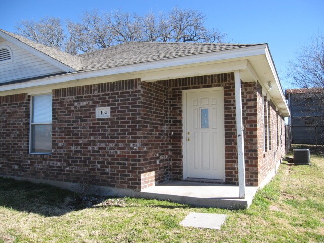 1563 Greenwood Rd in Weatherford, TX - Building Photo