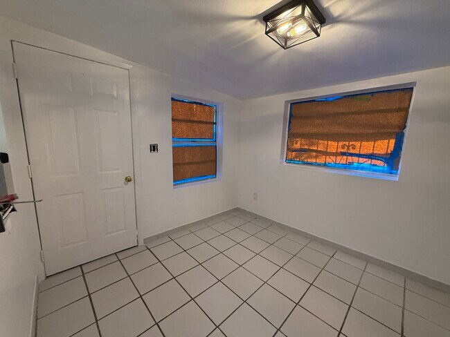 1870 NW 16th Ter, Unit Rear in Miami, FL - Building Photo - Building Photo