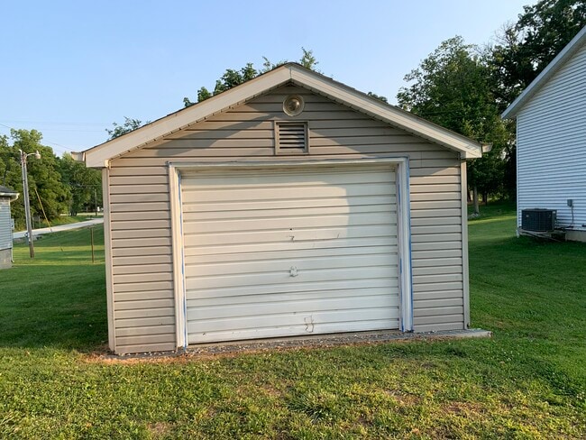 608 Wilson St in Newton, IL - Building Photo - Building Photo