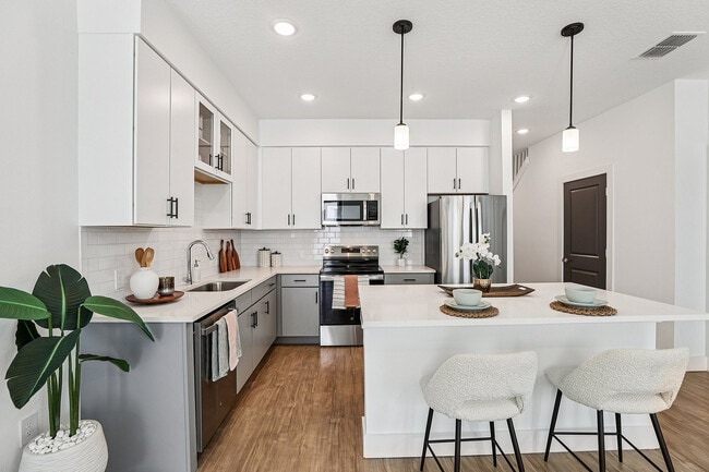 Encanto Isla | Townhomes for Rent