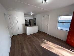 610 SE 13th Terrace in Gainesville, FL - Foto de edificio - Building Photo