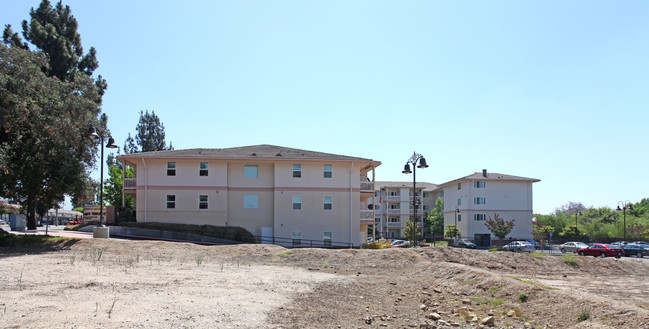 Andres Duarte Terrace in Duarte, CA - Foto de edificio - Building Photo