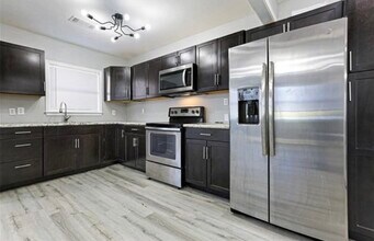 1916 Moss St in New Orleans, LA - Building Photo - Building Photo