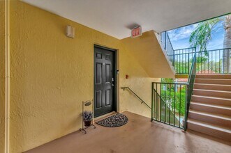 103 Yacht Club Way in Hypoluxo, FL - Foto de edificio - Building Photo