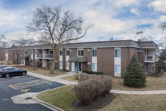 Millcreek Condominium in Buffalo Grove, IL - Building Photo - Primary Photo