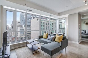 25 Nelson St in Toronto, ON - Building Photo