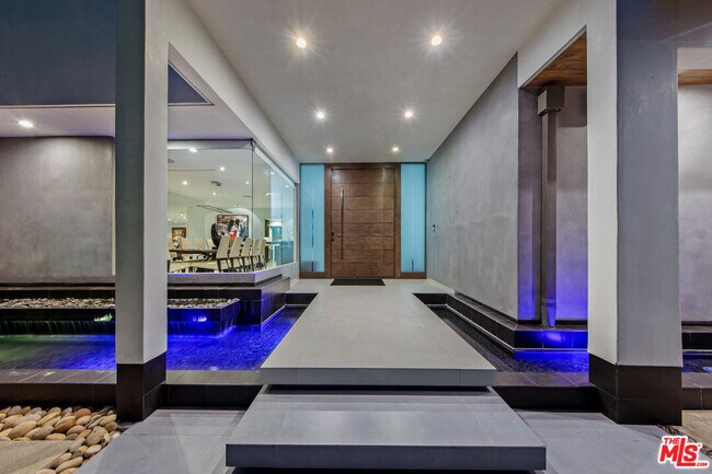 3144 Corda Dr in Los Angeles, CA - Building Photo - Building Photo