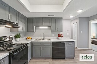 Paragon Park in Indianapolis, IN - Building Photo