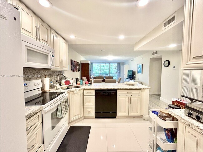 property at 3800 Oaks Clubhouse Dr