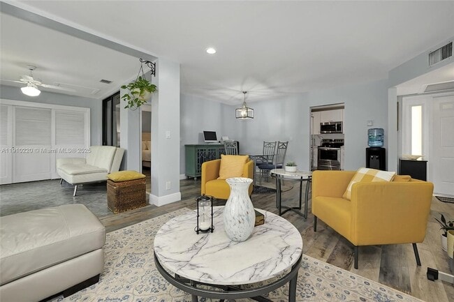 2676 Carambola Cir N, Unit 1760 in Coconut Creek, FL - Foto de edificio - Building Photo