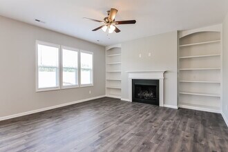 235 Durwin Ln in Clayton, NC - Foto de edificio - Building Photo