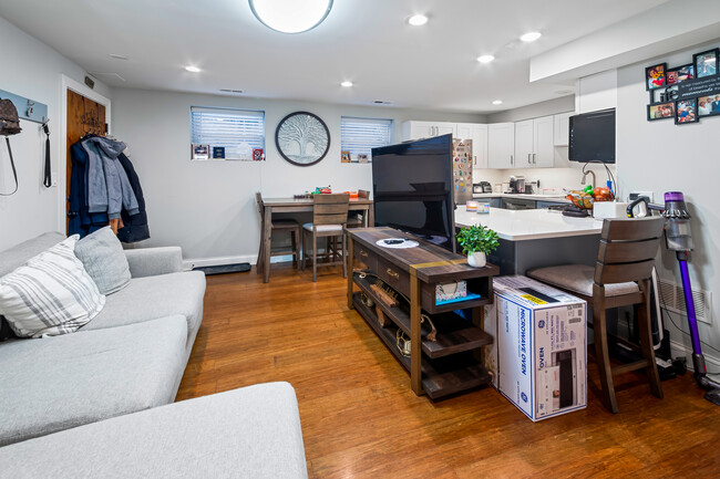 4634 N Dover St, Unit 1N in Chicago, IL - Building Photo - Building Photo