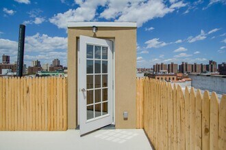 1590 Lexington Ave in New York, NY - Building Photo - Building Photo