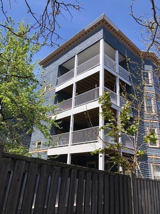 276 Broadway, Unit 2 in Cambridge, MA - Building Photo