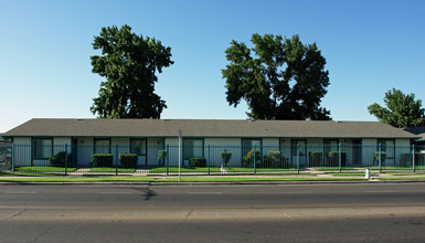 Summer Park Apartments in Fresno, CA - Building Photo - Building Photo